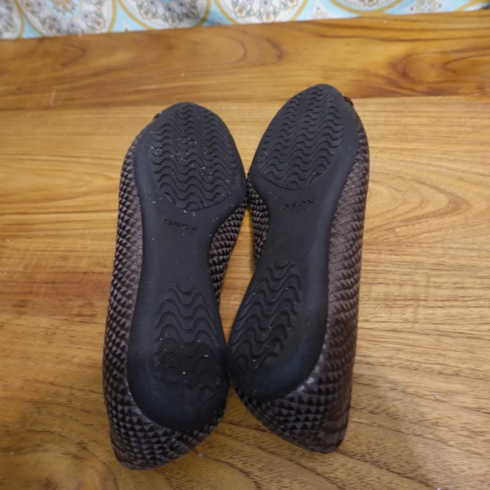 GEOX Bronze Snakeskin Textured Ballet Flat with Gold Metallic Toe Caps, size 38 - Picture 7 of 11